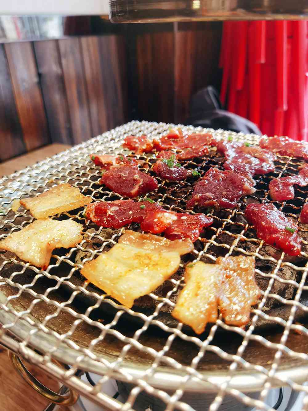 小夏探店之 庙山广信万汇城的二楼 小焱记碳火烤肉