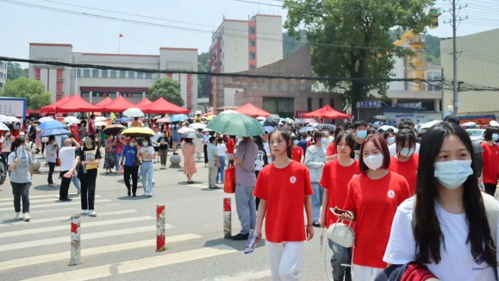 组图实拍！高考中的江夏学子！