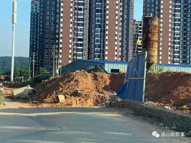 江夏庙山两小区中间道路何时修复？官方回复了！