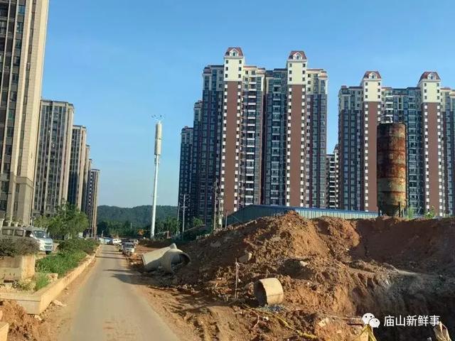 江夏庙山两小区中间道路何时修复？官方回复了！