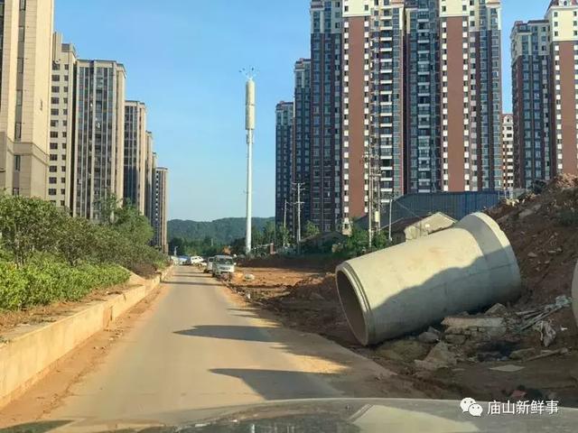 江夏庙山两小区中间道路何时修复？官方回复了！