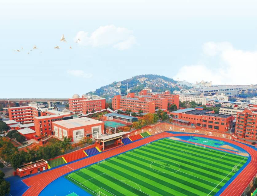 湖北华宜寄宿学校招聘公告
现因学校工作需要，公开向社会招聘专职校医及食堂红白案、勤杂工和服务员等工作人员。联系电话:87920292，17771828010